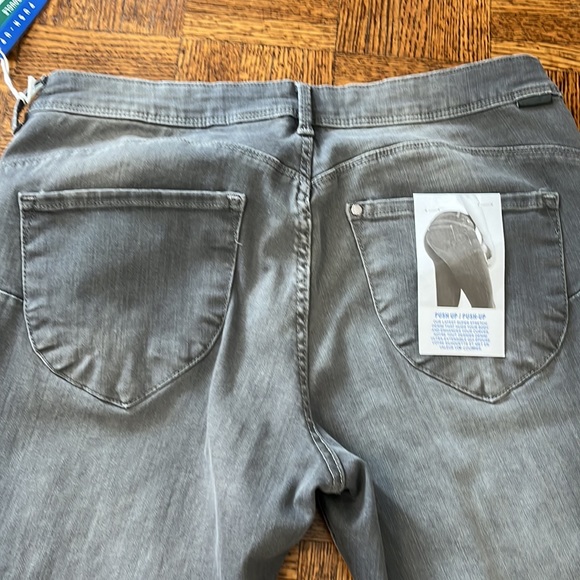 NWT H&M Distressed grey jeans - Picture 4 of 6
